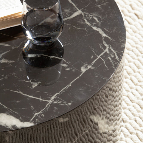 Rootz Elegant Coffee Table - Round Table - Marble Look - Black - Remote Control Shelf - Versatile Design - Scratch Protection - 60cm x 60cm x 30cm