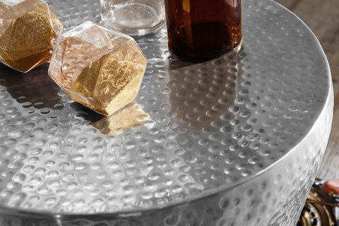 Rootz Side Table - Silver Aluminum - Oriental Round Table - Small Hammered Accent Table - Modern Designer Metal Filing Table - Narrow Table - 41x41x41cm