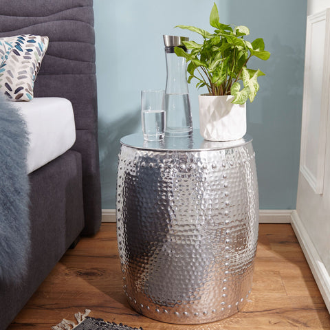 Rootz Side Table - Silver Aluminum - Oriental Round Table - Small Hammered Accent Table - Modern Metal Designer Filing Table - Narrow Table - 42x49x42cm