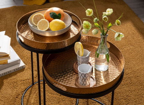 Rootz Round Coffee Table - Set of 2 Gold-Black Metal Hammer Finish Nesting Tables - Round Coffee Table with Removable Tray - Modern 2-Piece Tray Sofa Table