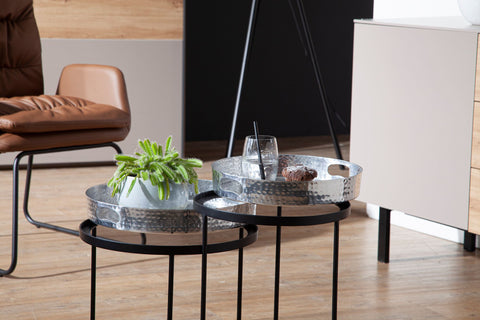 Rootz Round Coffee Table - Set of 2 Silver-Black Metal Hammer Finish Nesting Tables - Round Coffee Table with Removable Tray - Modern 2-Piece Tray Sofa Table