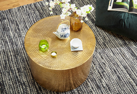 Rootz Coffee Table - Oriental Round Gold - Aluminum - Flat Hammered Metal Side Table - Modern Design Living Room Table - Small Indian Lounge Table - 61x40.5x61cm